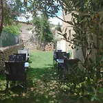 Les Petits Oreillers Hotel 3*
