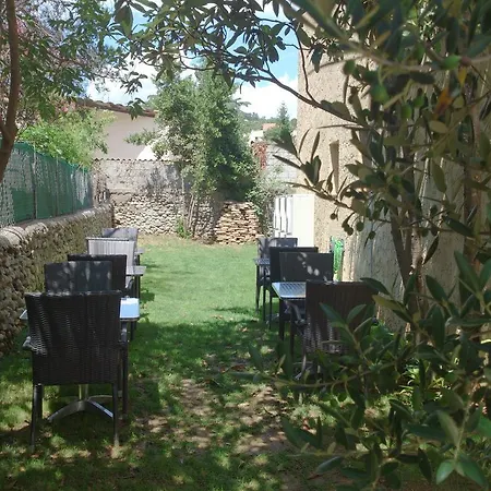 Les Petits Oreillers Hotel 3*